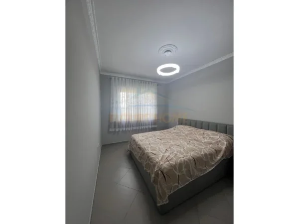 Tirane, jepet me qera apartament 2+1+Aneks+Ballkon Kati 3, 100 m² 600 € (astir)
