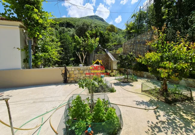 Himare, shitet , 1.100 m² (Borsh, Himare)