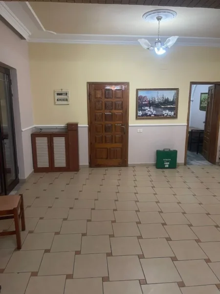 Tirane, jepet me qera shtepi 2+1 Kati 2, 90 m² 400 € (Qyteti Studenti)