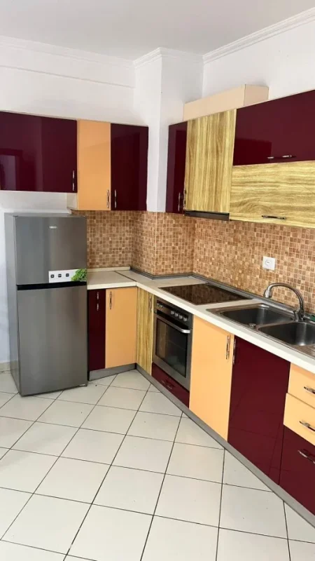 Tirane, jepet me qera apartament 2+1 Kati 8, 75 m² 450 € (astir)