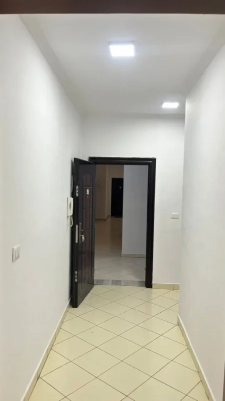 Tirane, jepet me qera apartament 2+1 Kati 8, 75 m² 450 € (astir)