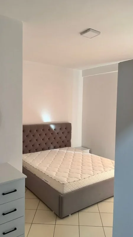Tirane, jepet me qera apartament 2+1 Kati 8, 75 m² 450 € (astir)