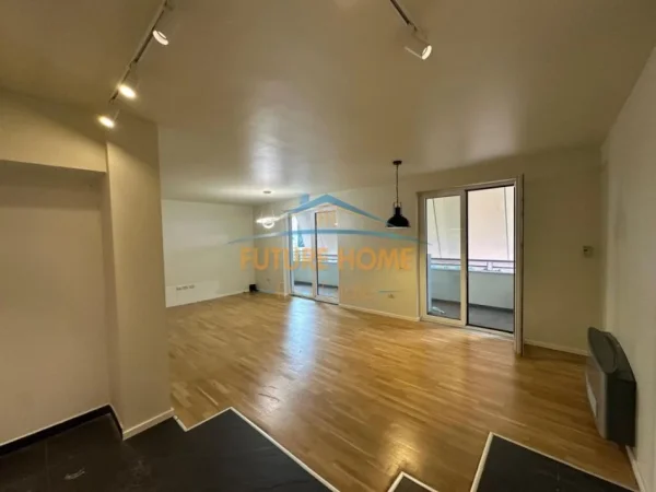 Tirane, jepet me qera ambjent biznesi Kati 6, 195 m² 3.000 € (rruga sami frasheri)