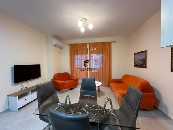 Tirane, jepet me qera apartament 2+1+Ballkon Kati 3, 80 m² 550 € (BILL KLINTON)