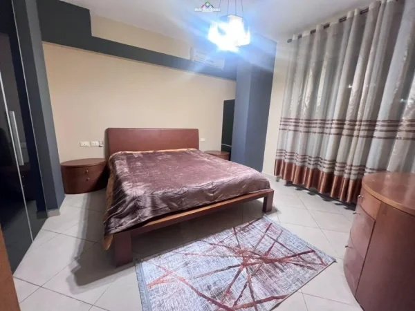 Tirane, jap me qera apartament 3+1 Kati 5, 155 m² 1100 € (zogu i zi)