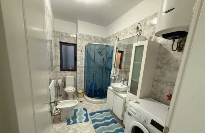 Tirane, jepet me qera apartament 2+1+Aneks+Ballkon Kati 11, 130 m² 650 € (rruga e kavajes)
