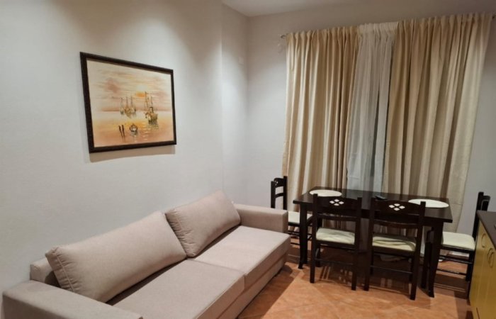 Tirane, jepet me qera apartament 1+1+Aneks+Ballkon Kati 3, 62 m² 400 € (kinostudio)