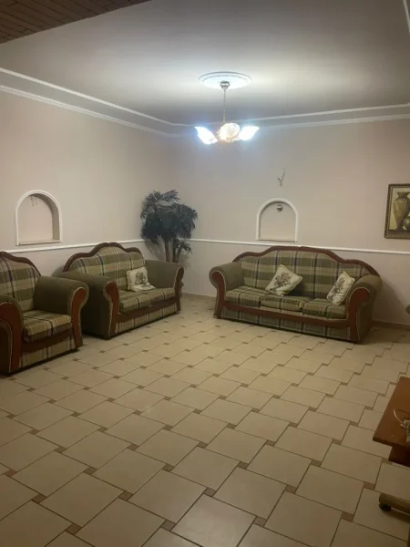 Tirane, jepet me qera apartament 2+1+Aneks+Ballkon Kati 1, 100 m² 400 € (selite)
