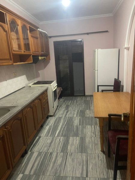 Tirane, jepet me qera apartament 2+1+Aneks+Ballkon Kati 1, 100 m² 400 € (selite)