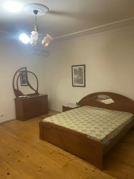 Tirane, jepet me qera apartament 2+1+Aneks+Ballkon Kati 1, 100 m² 400 € (selite)