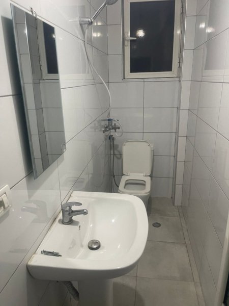 Tirane, jepet me qera apartament 2+1+Aneks+Ballkon Kati 1, 100 m² 400 € (selite)