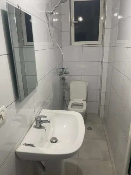 Tirane, jepet me qera apartament 2+1+Aneks+Ballkon Kati 1, 100 m² 400 € (selite)