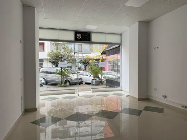 Tirane, shitet dyqan Kati 0, 63 m² (SHESIM AMBIENT BIZNESI NE ASTIR!)