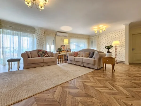 Tirane, jepet me qera apartament 2+1+Aneks+Ballkon Kati 3, 110 m² 1.000 € (kodra e diellit)