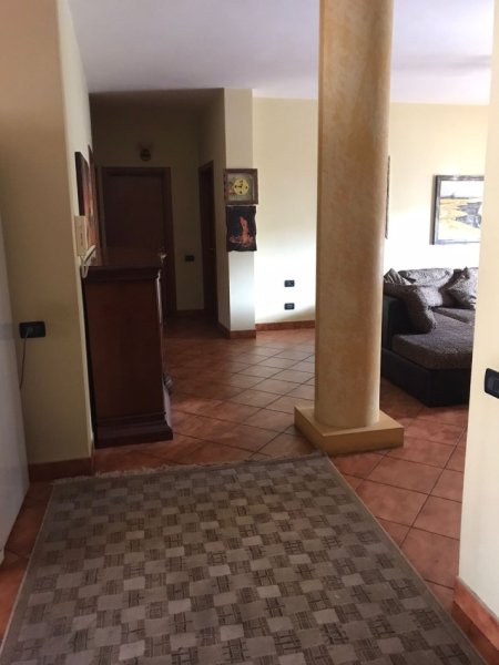 Tirane, jepet me qera apartament 3+1+Aneks+Ballkon Kati 5, 154 m² 650 € (KOMUNA E PARISIT)