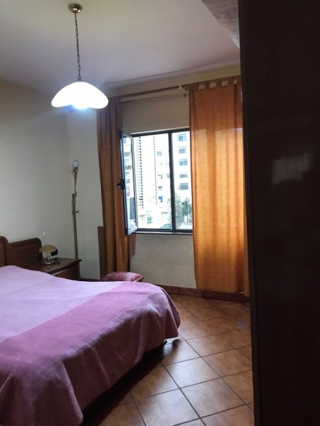 Tirane, jepet me qera apartament 3+1+Aneks+Ballkon Kati 5, 154 m² 650 € (KOMUNA E PARISIT)