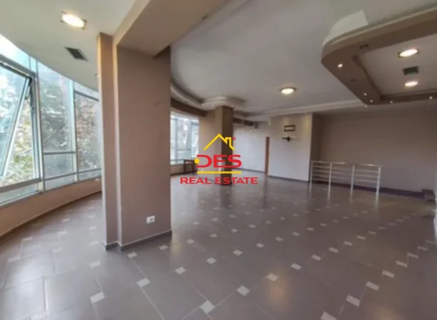 Vlore, shitet ambjent biznesi Kati 2, 84 m² 170.000 € (Rruga Gjergj Kastrioti)