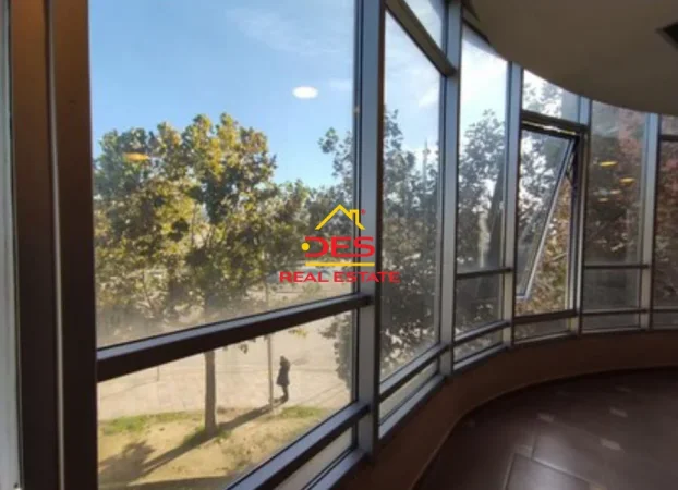 Vlore, shitet ambjent biznesi Kati 2, 84 m² 170.000 € (Rruga Gjergj Kastrioti)