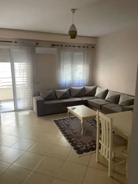 Tirane, jepet me qera apartament 2+1+Ballkon Kati 2, 95 m² 500 € (KRISTAL CENTER)