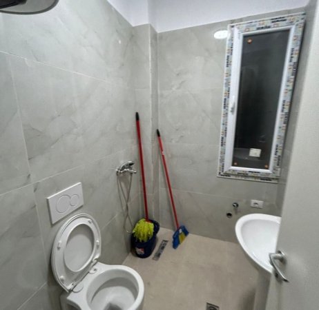 Tirane, jepet me qera apartament 2+1+Ballkon Kati 2, 95 m² 500 € (KRISTAL CENTER)