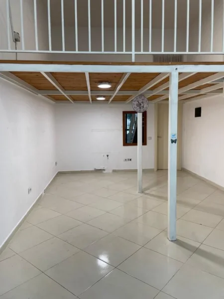 Tirane, jepet me qera ambjent biznesi Kati 0, 55 m² 350 € (Rrethrrotullimi Astirit)