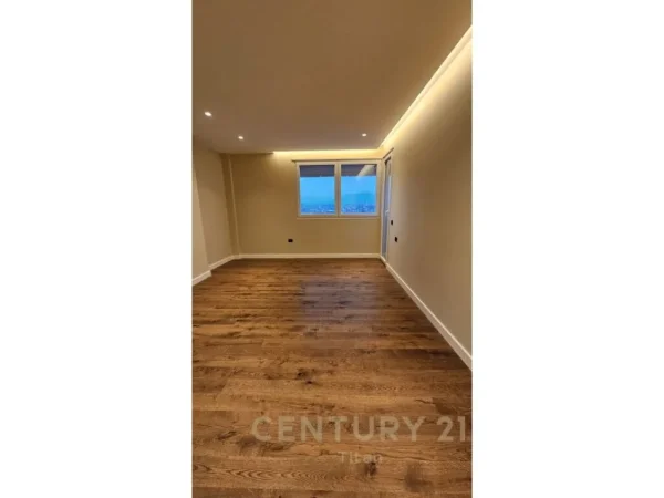 Tirane, shitet apartament+verande | Penthouse 3+1 Kati 7, 221 m² 390.000 € (Rr Don Bosko)