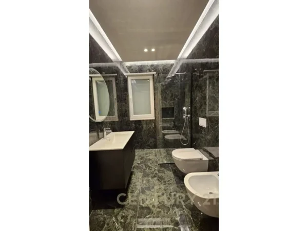 Tirane, shitet apartament+verande | Penthouse 3+1 Kati 7, 221 m² 390.000 € (Rr Don Bosko)