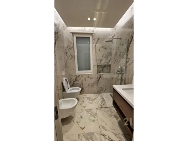 Tirane, shitet apartament+verande | Penthouse 3+1 Kati 7, 221 m² 390.000 € (Rr Don Bosko)