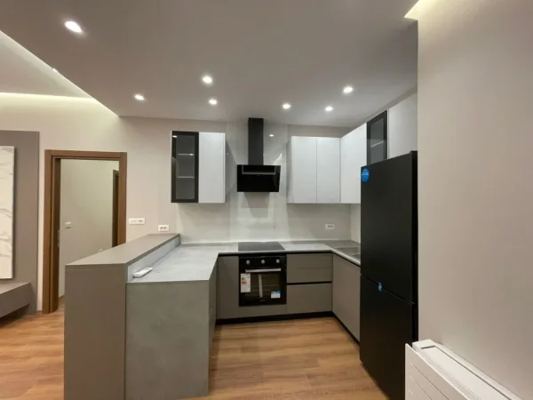 Tirane, jepet me qera apartament 2+1+Ballkon Kati 9, 80 m² 800 € (KOMPLEKSI ARLIS FARMACIA 10)