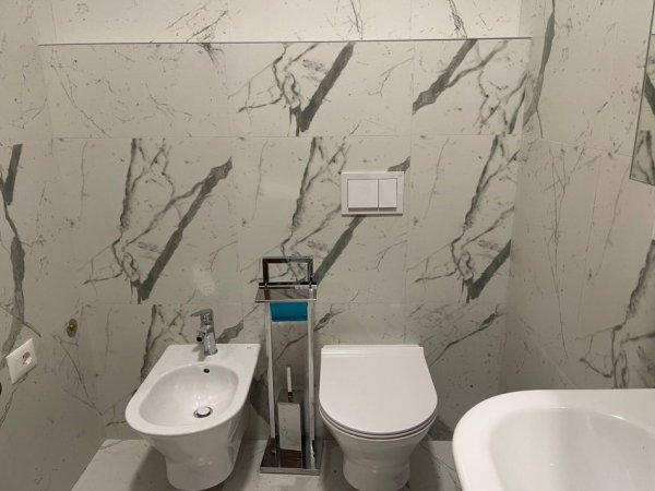 Tirane, jepet me qera apartament 2+1+Ballkon Kati 9, 80 m² 800 € (KOMPLEKSI ARLIS FARMACIA 10)