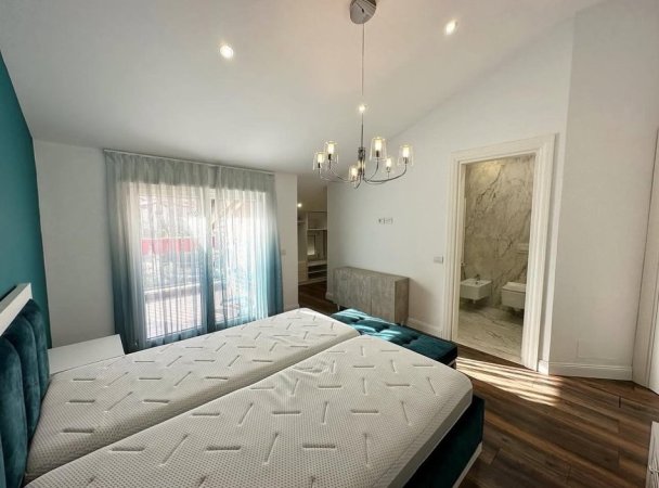 Tirane, jepet me qera apartament+verande | Penthouse 3+1 Kati 6, 200 m² 1.500 € (Secret Garden)