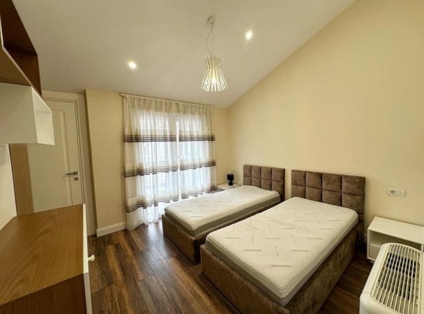 Tirane, jepet me qera apartament+verande | Penthouse 3+1 Kati 6, 200 m² 1.500 € (Secret Garden)
