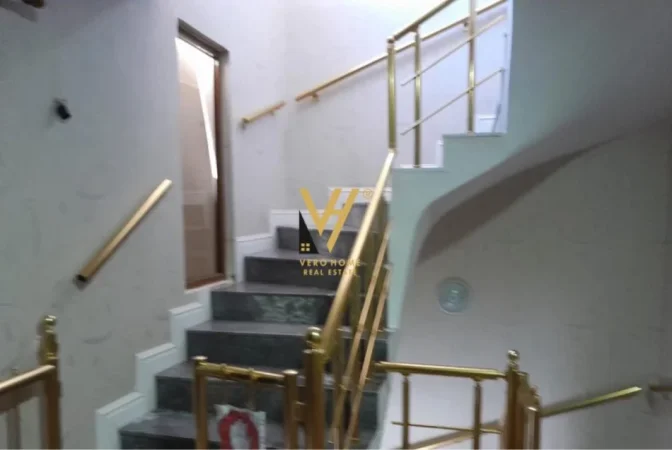 Tirane, shitet Vile 3 Katshe Kati 1, 450 m² 515.000 € (ALLIAS)