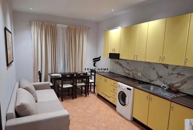 Tirane, jepet me qera apartament 1+1+Ballkon Kati 3, 62 m² 400 € (KINOSTUDIO)