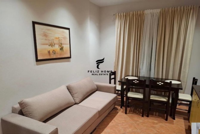 Tirane, jepet me qera apartament 1+1+Ballkon Kati 3, 62 m² 400 € (KINOSTUDIO)