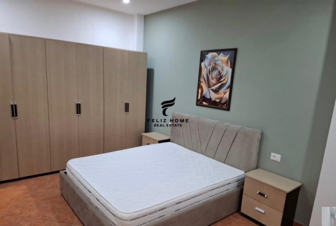 Tirane, jepet me qera apartament 1+1+Ballkon Kati 3, 62 m² 400 € (KINOSTUDIO)