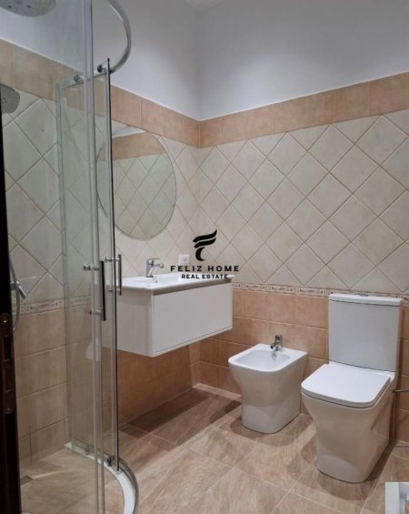 Tirane, jepet me qera apartament 1+1+Ballkon Kati 3, 62 m² 400 € (KINOSTUDIO)