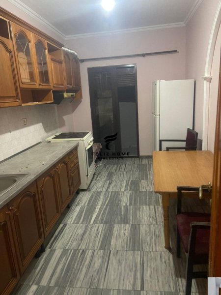 Tirane, jepet me qera apartament 2+1 Kati 2, 100 m² 400 € (SELITE)