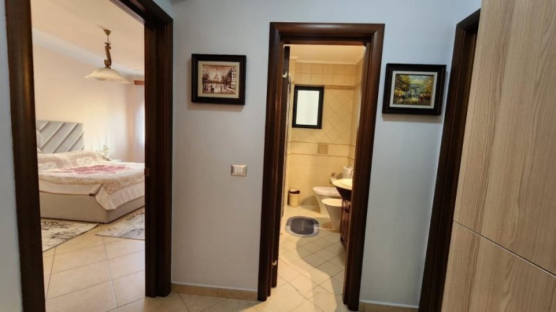 Tirane, jepet me qera apartament 2+1 Kati 3, 125 m² 1.000 € (Rruga e Elbasanit)