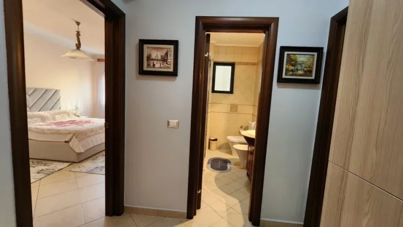 Tirane, jepet me qera apartament 2+1 Kati 3, 125 m² 1.000 € (Rruga e Elbasanit)