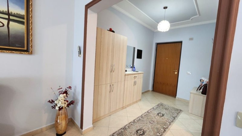 Tirane, jepet me qera apartament 2+1 Kati 3, 125 m² 1.000 € (Rruga e Elbasanit)