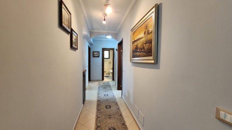 Tirane, jepet me qera apartament 2+1 Kati 3, 125 m² 1.000 € (Rruga e Elbasanit)