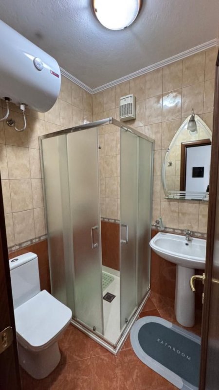 Tirane, jepet me qera apartament 2+1 Kati 3, 125 m² 1.000 € (Rruga e Elbasanit)
