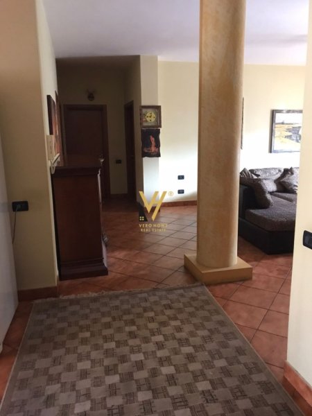 Tirane, jepet me qera apartament 3+1+Ballkon Kati 6, 155 m² 650 € (KOMUNA E PARISIT)