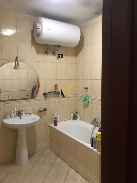 Tirane, jepet me qera apartament 3+1+Ballkon Kati 6, 155 m² 650 € (KOMUNA E PARISIT)