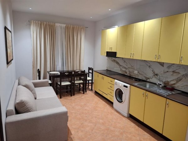Tirane, jepet me qera apartament 1+1 Kati 3, 62 m² 400 € (Kinostudio)