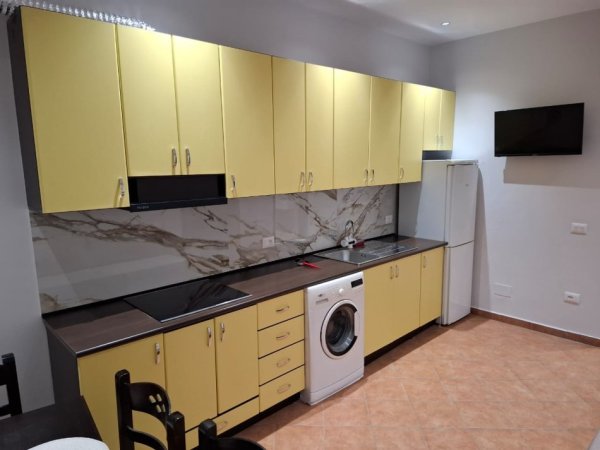 Tirane, jepet me qera apartament 1+1 Kati 3, 62 m² 400 € (Kinostudio)