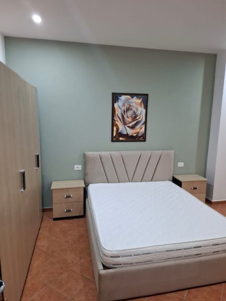 Tirane, jepet me qera apartament 1+1 Kati 3, 62 m² 400 € (Kinostudio)