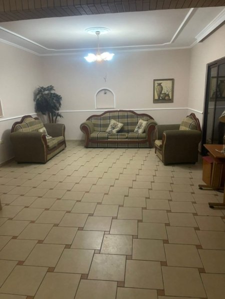 Tirane, jepet me qera apartament 2+1 Kati 2, 100 m² 360 € (Yzberisht)