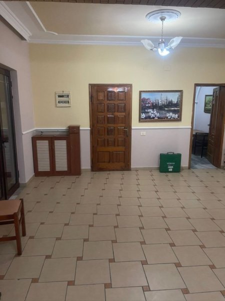 Tirane, jepet me qera apartament 2+1 Kati 2, 100 m² 360 € (Yzberisht)